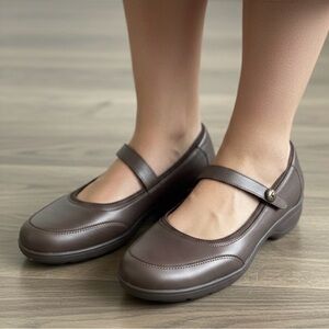 BARETRAPS Jurnee Mary Jane Flat, Women’s Size 8, Fit Narrow, Brown